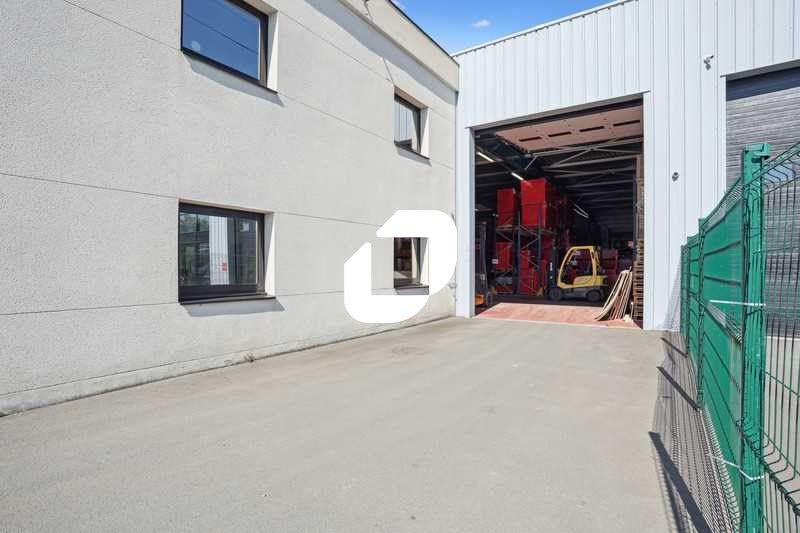 Situé à proximité de l'Autoroute A6 et de la Fran