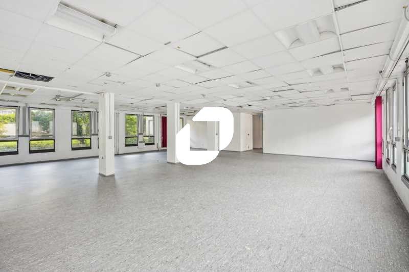 Rez de chaussé de 420m2 avec 3 accès indépendants