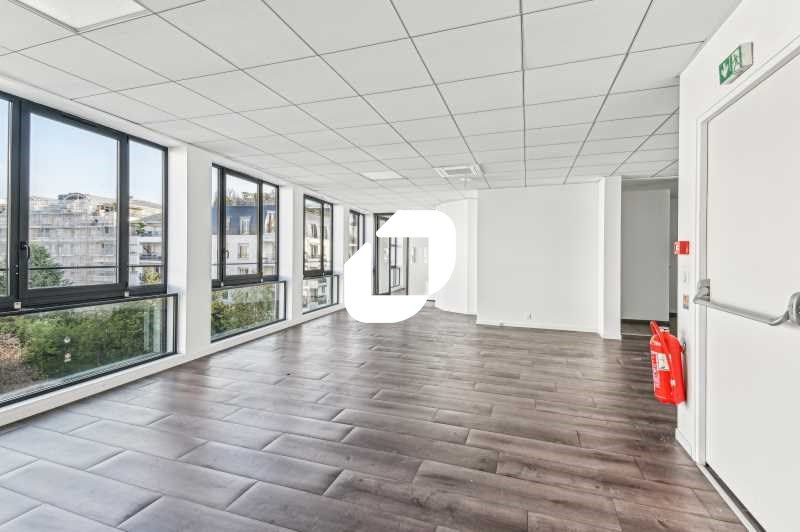 Au sein d'un immeuble entièrement rénové en 2020,