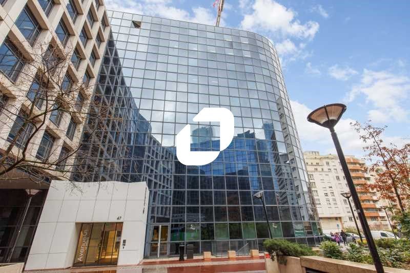 À proximité immédiate du quartier de LA DÉFENSE,