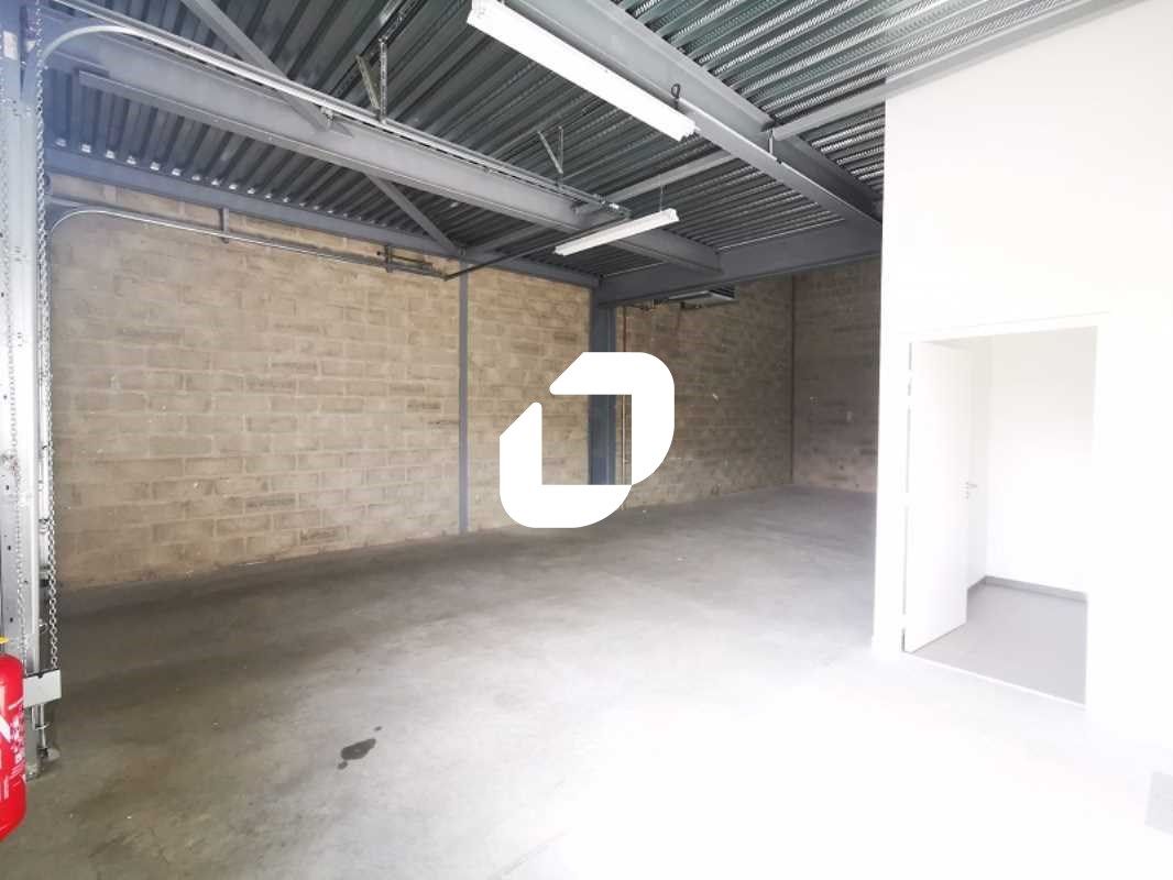 Situés dans la ZAC du Gué Langlois, à proximité d