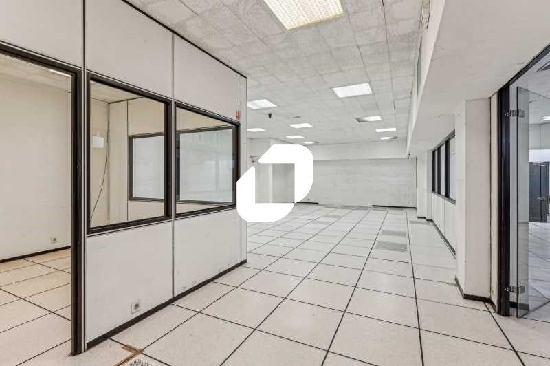 A proximité du centre commercial SO OUEST à LEVAL