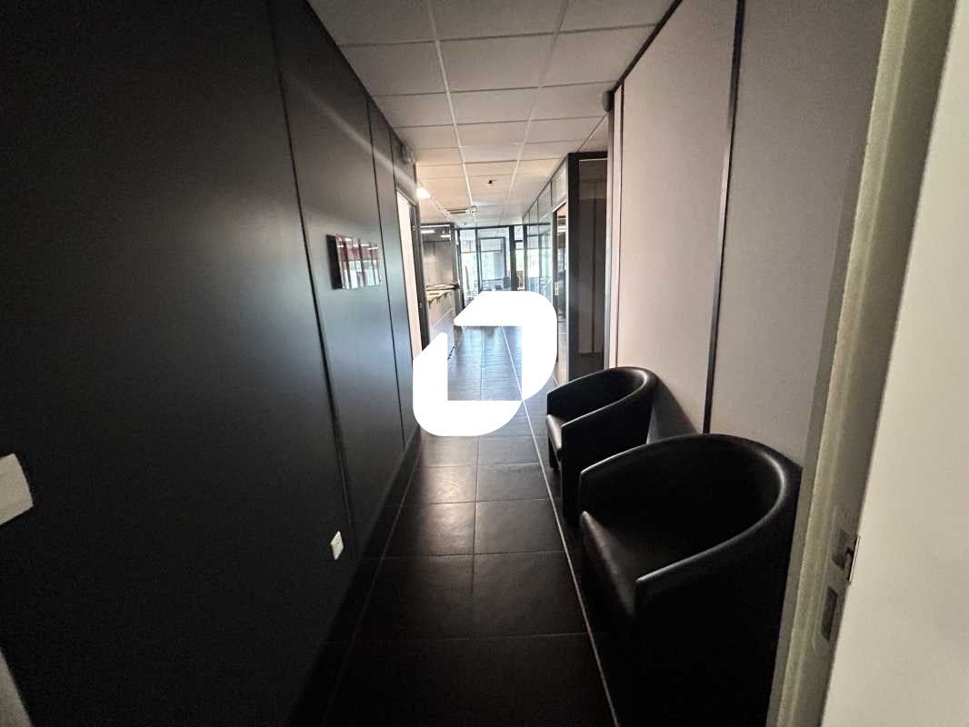 Au coeur de la zone d'activité de Saint Brice Sou