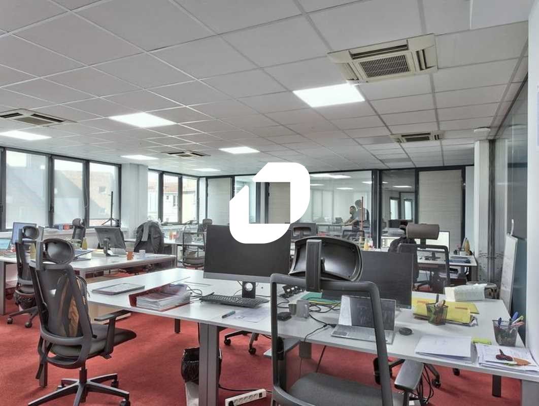 Nous vous proposons dans un immeuble de bureaux s