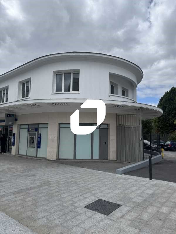 Bureaux lumineux rénovés - Au pied du tram T1, Ga