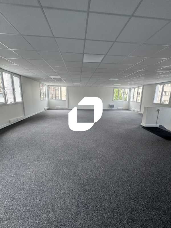 Bureaux lumineux rénovés - Au pied du tram T1, Ga