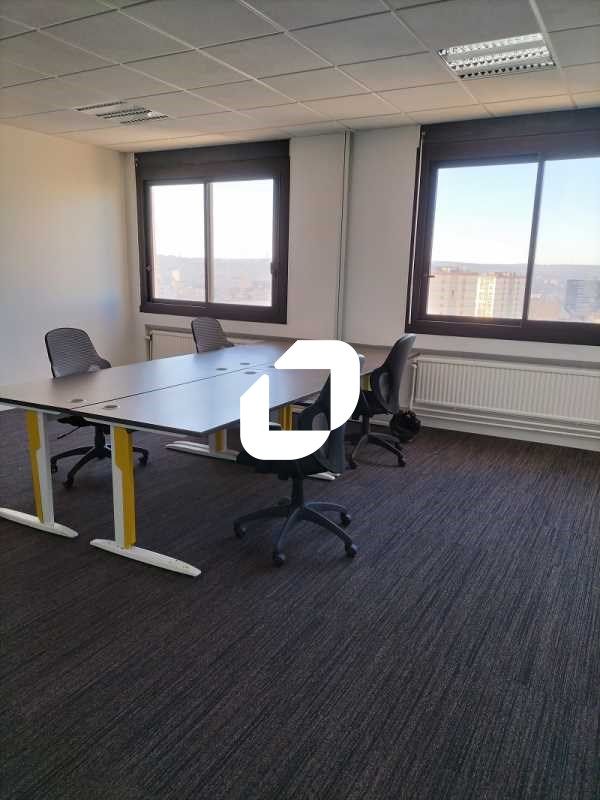 Situés à proximité de l'hôtel de ville de Nanterr