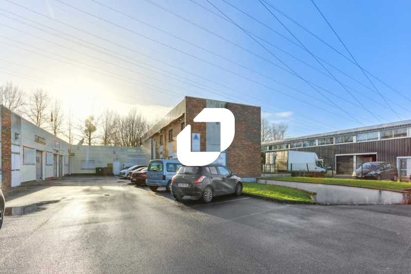 A proximité de l'autoroute A6, au sein de la zone