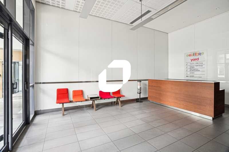 Au sein d'un campus offrant divers services et un