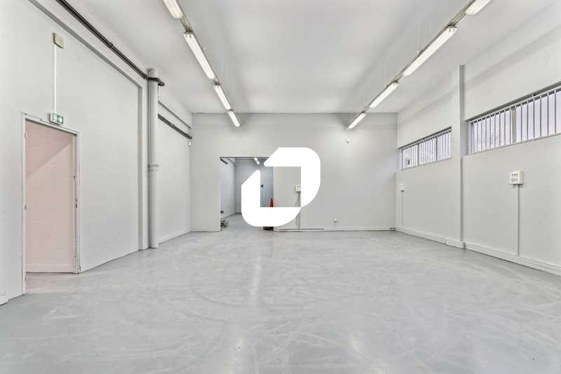 Au sein de la zone d'activité des Richardets, à p