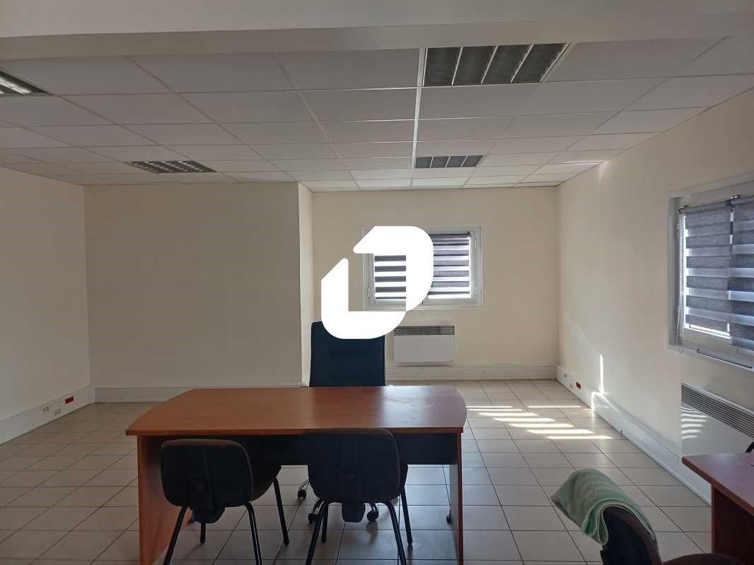 À proximité immédiate du tramway et des principau