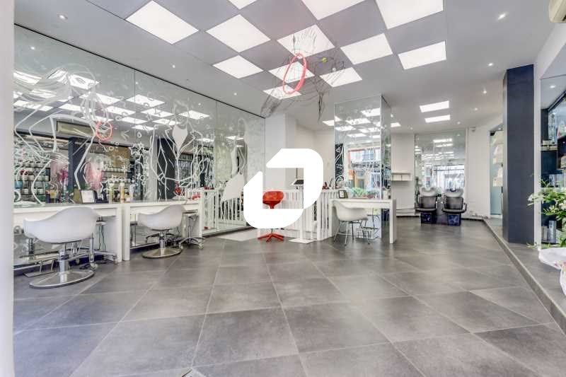 Immprove vous propose, un local commercial sur 2 