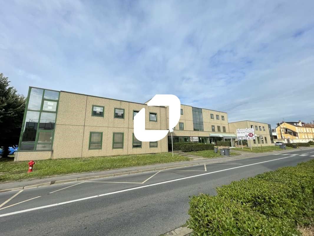 À proximité de l'autoroute A6 et des nationales N