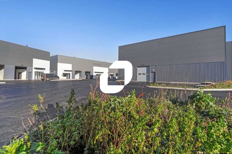 Situé à proximité immédiate de l'autoroute A5 et 