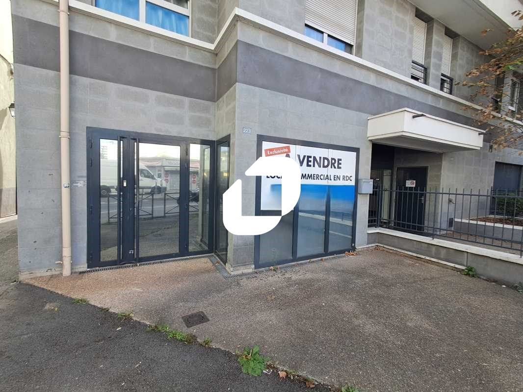 Local  de 91 m² en rez de chaussée sur axe passan