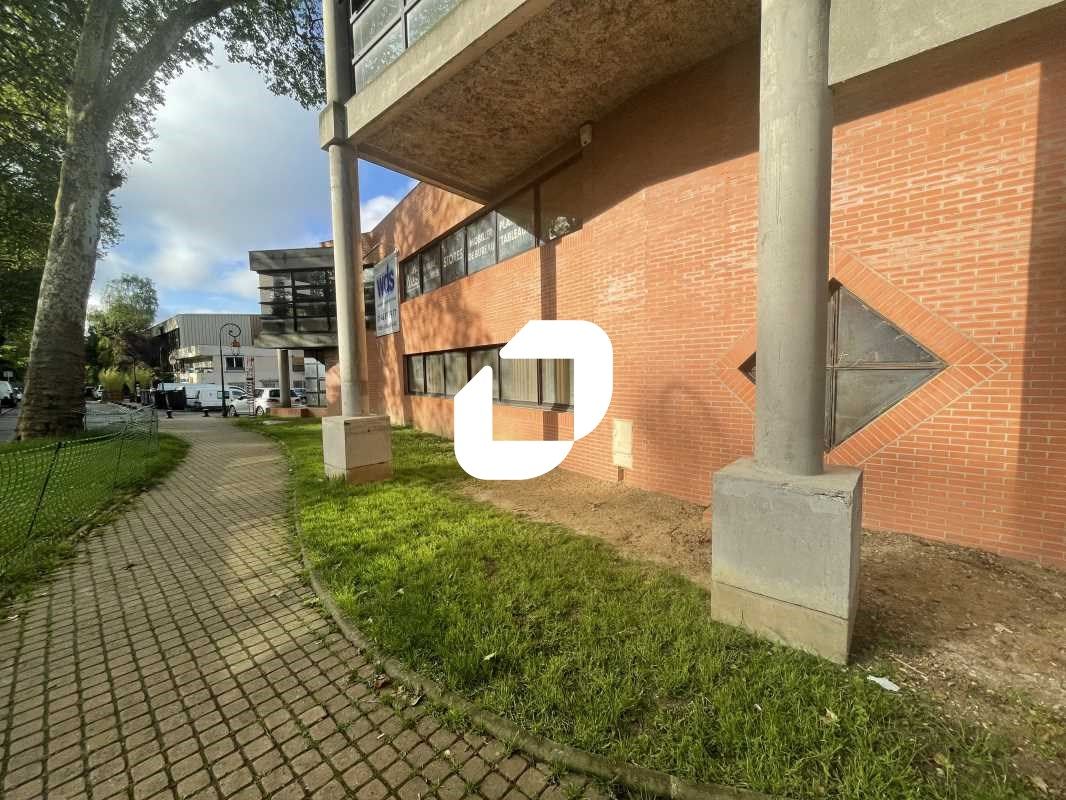 Situés dans une petite zone d'activité au pied de