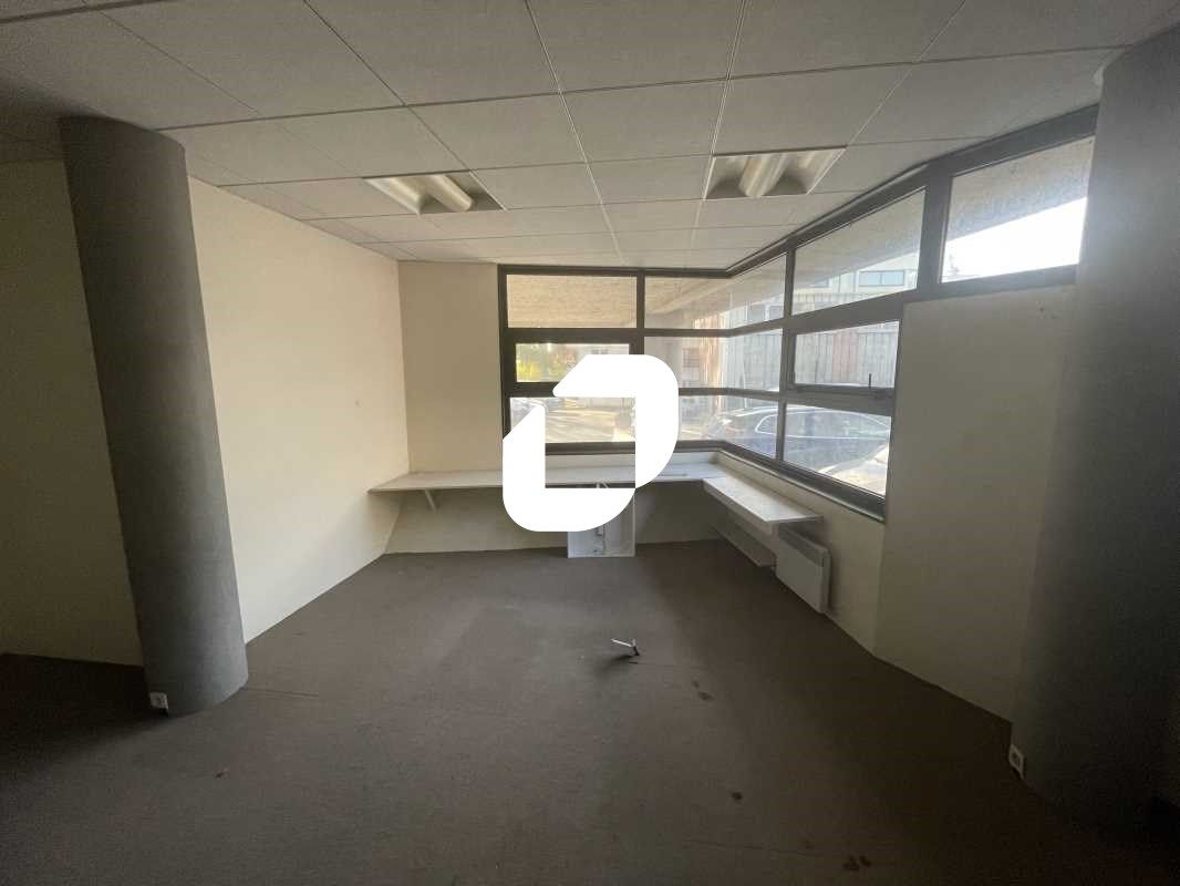 Situés dans une petite zone d'activité au pied de