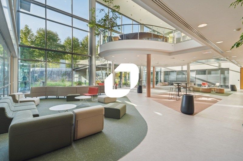 Situé à Roissy en France (95), à proximité des au