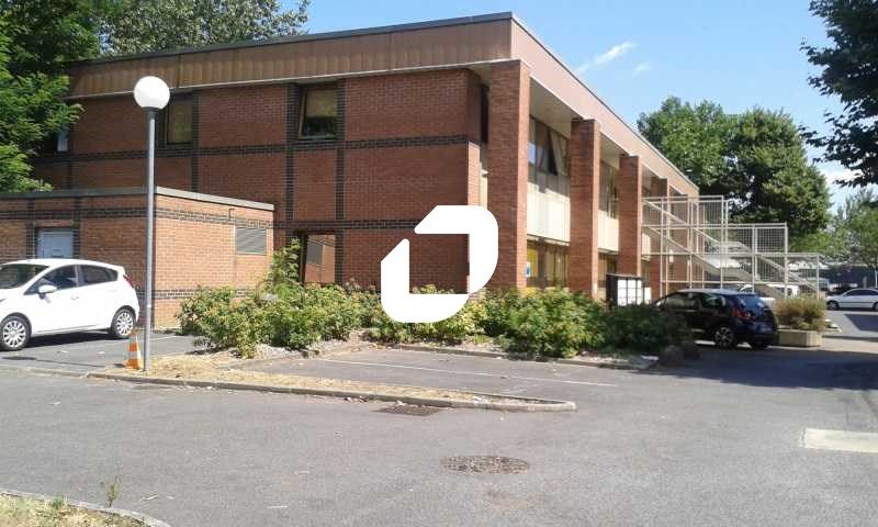 Situé à l'entrée de la Zone d'Activité PARIEST, à