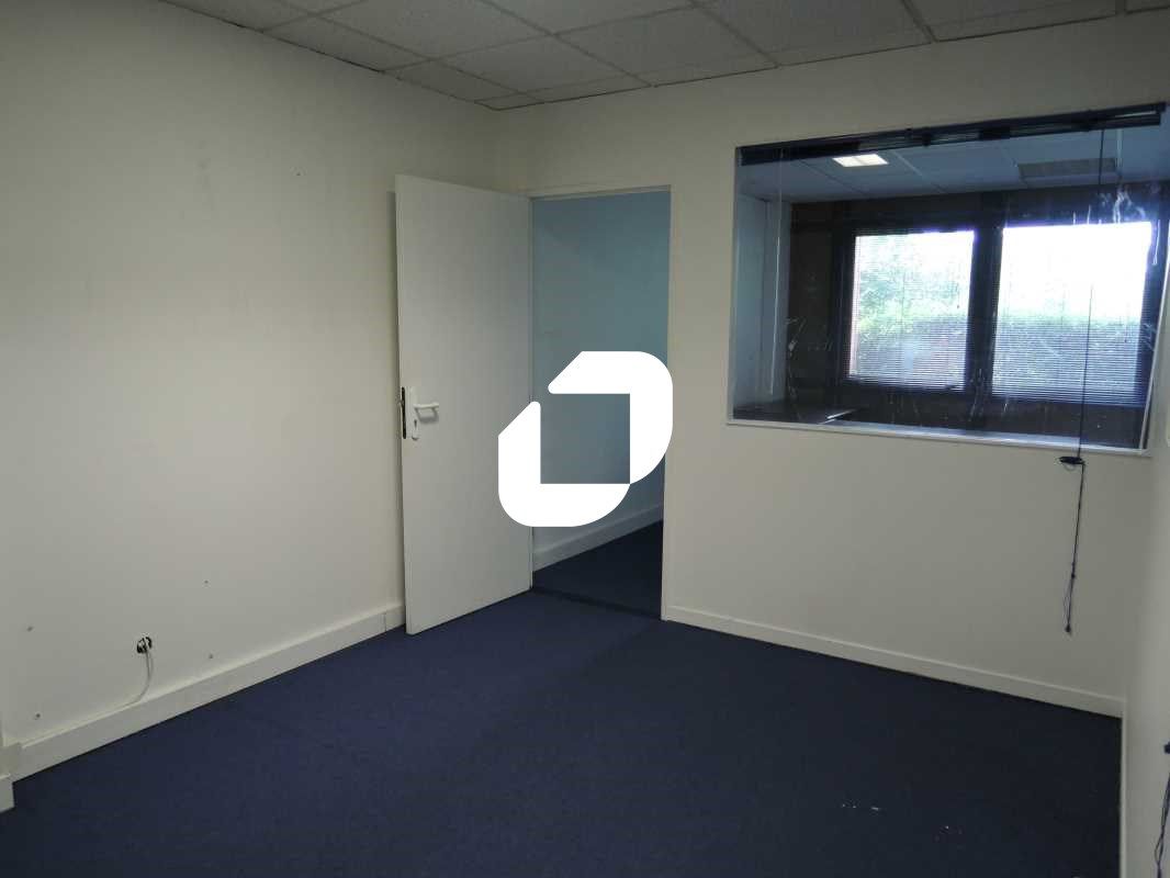 Situé à l'entrée de la Zone d'Activité PARIEST, à