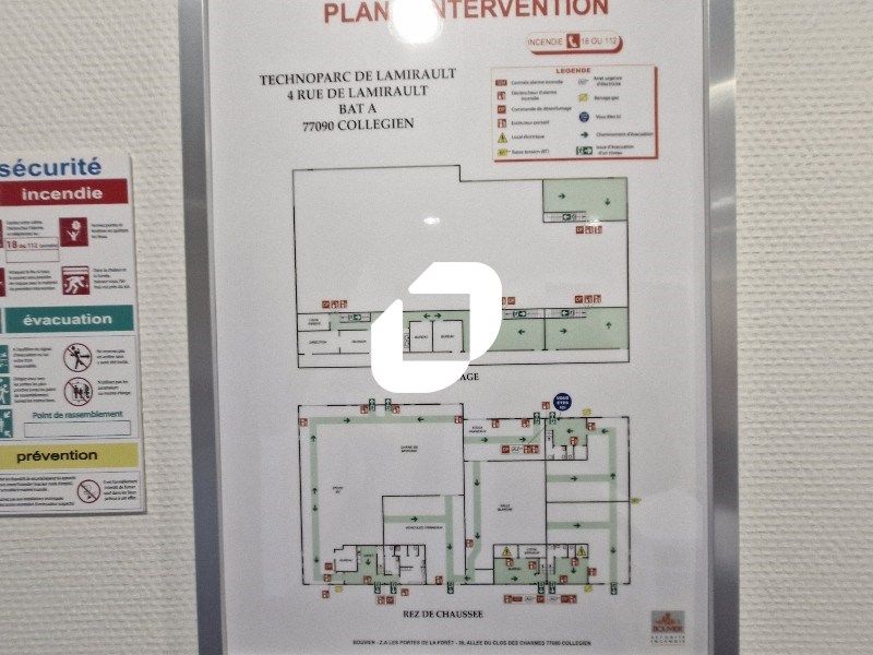 Location entrepots 236 m² non divisibles