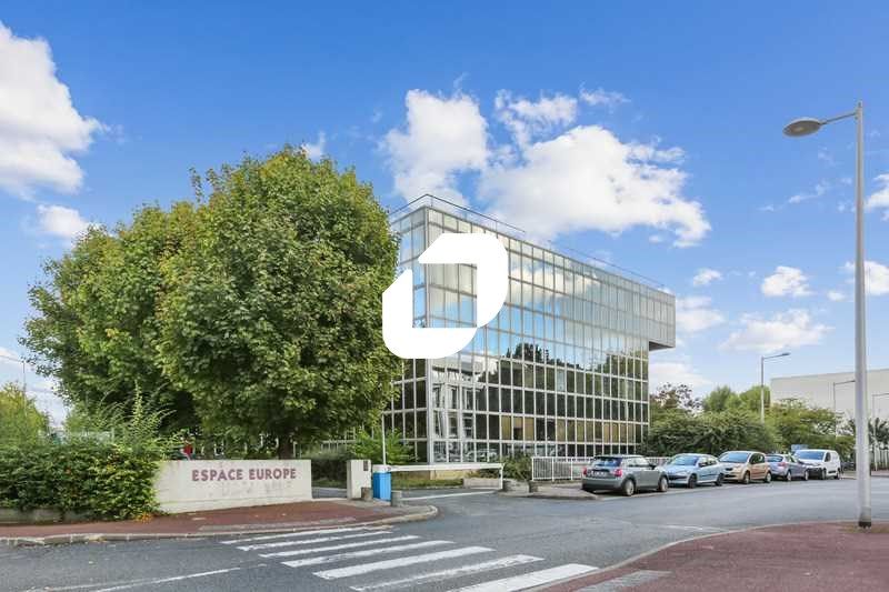 Situées à proximité du centre commercial Evry 2, 