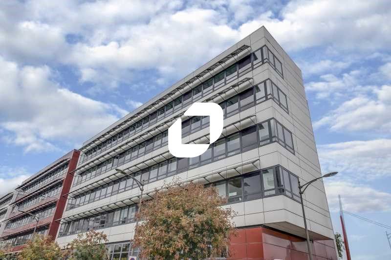 Idéalement située à proximité immédiate de l'A86 