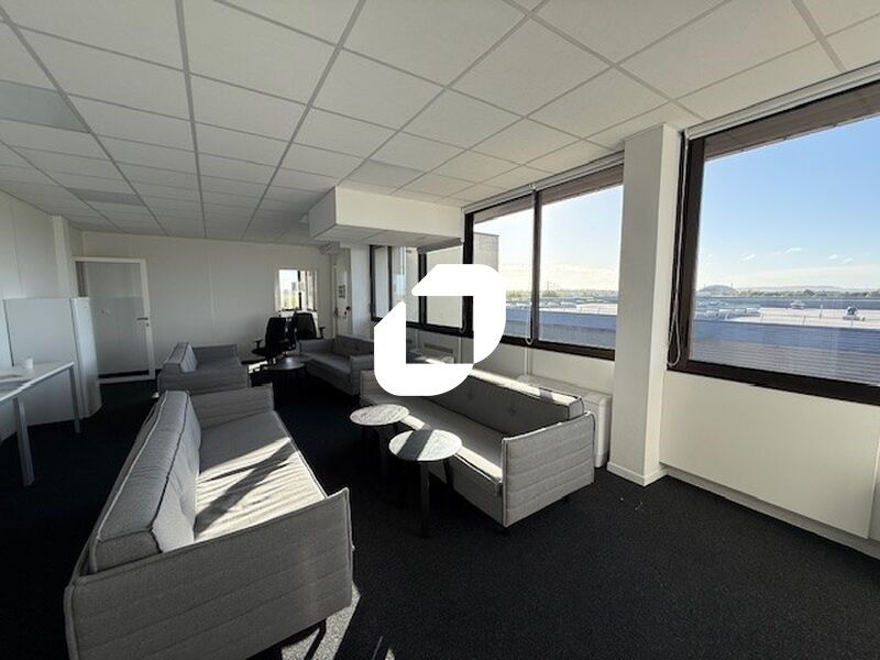 Situé dans la ZI des Béthunes à Saint Ouen l'Aumô