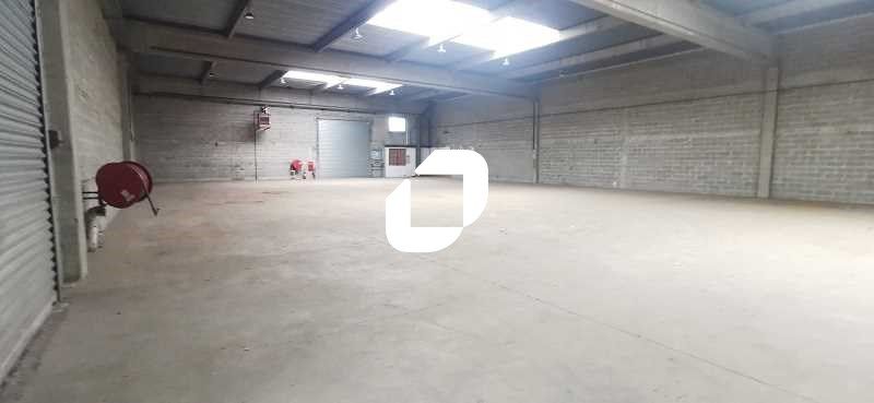 Situé dans la zone d'activités de la Courtillière