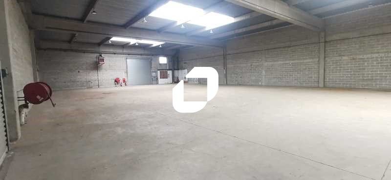 Situé dans la zone d'activités de la Courtillière