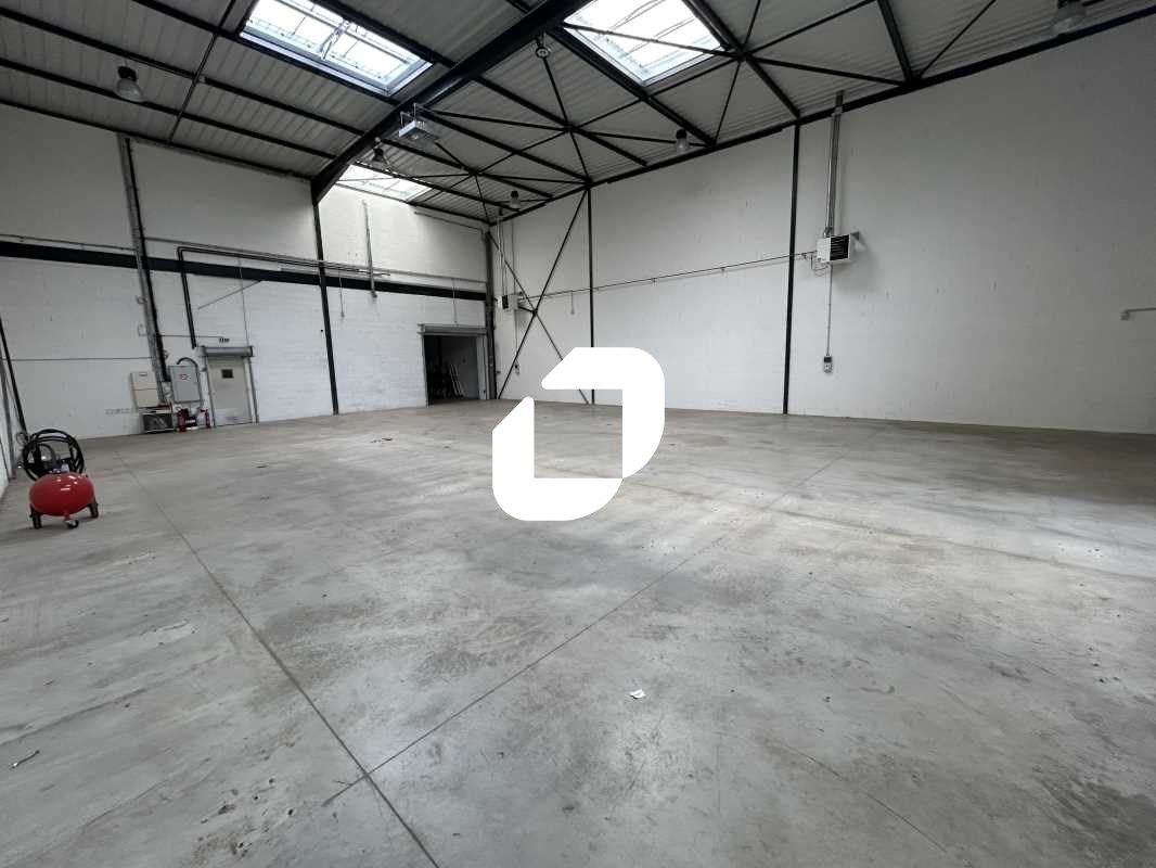 A proximité immédiate de l'autoroute A4, au pied 