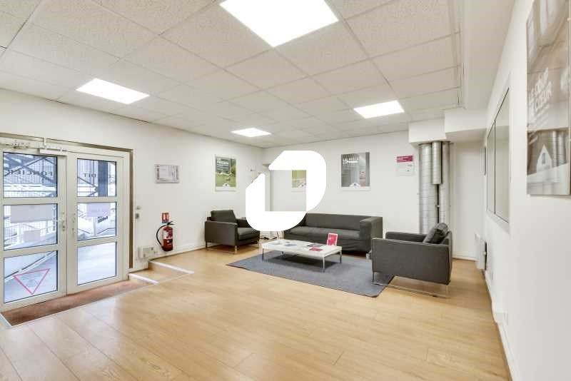 A proximité immédiate du centre commercial Les 3 