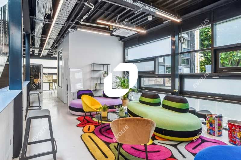 Idéalement situé proche du canal et des transport