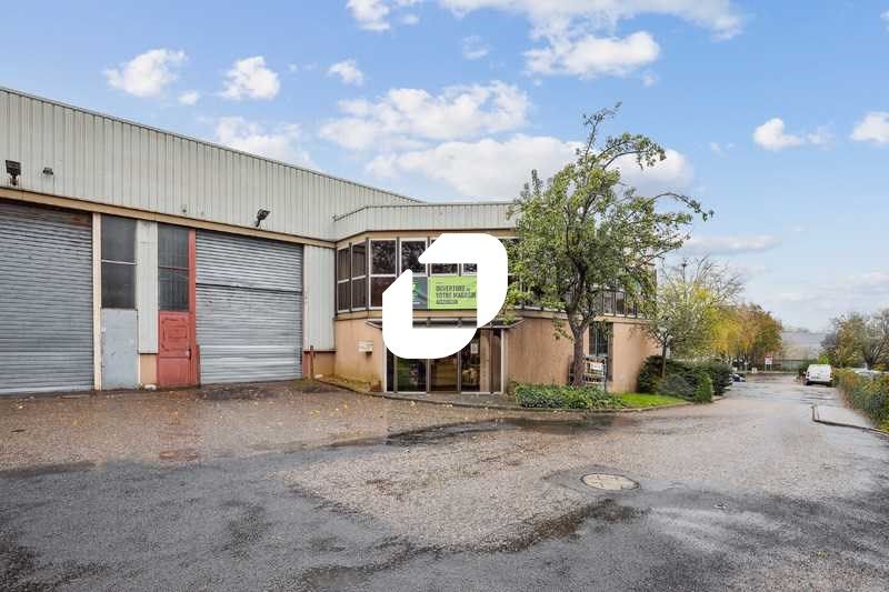 Au coeur du parc d'activité des Glaises à Palaise