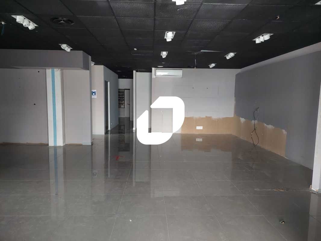 Immprove vous propose à la location un local comm