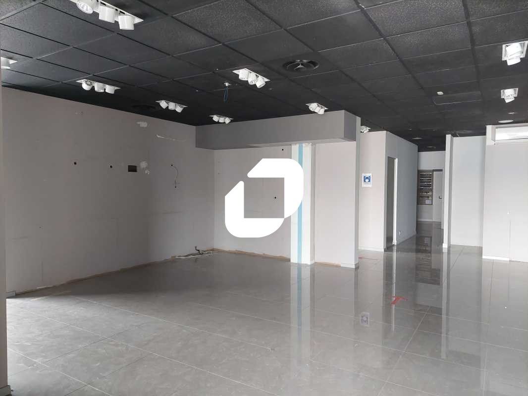 Immprove vous propose à la location un local comm