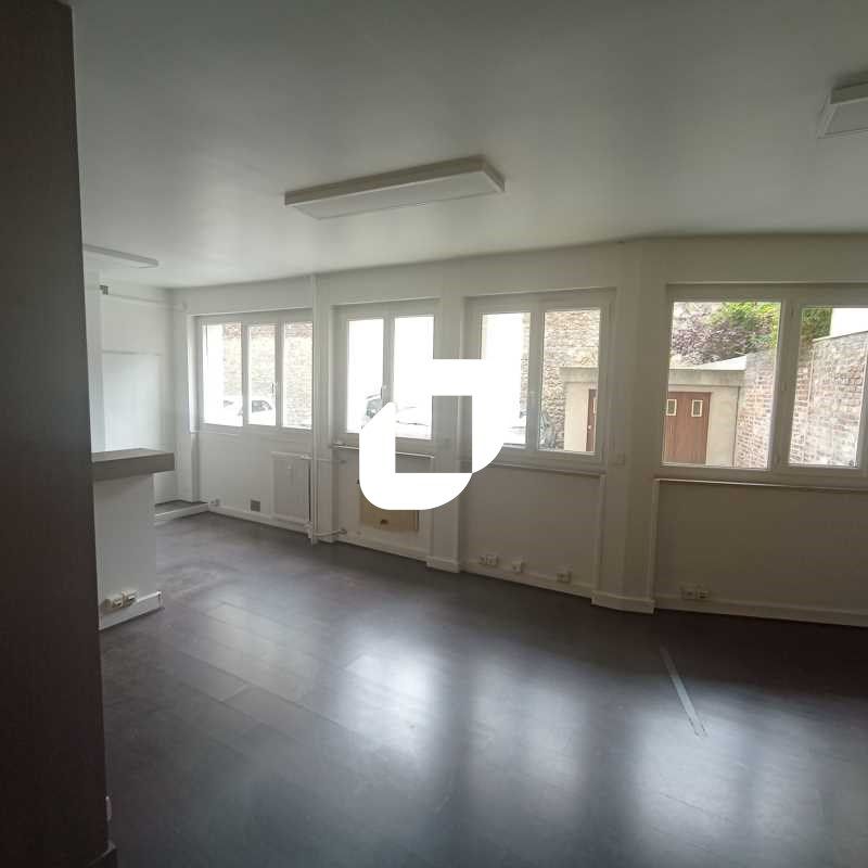 Locaux disposant d'une belle visibilité sur un ax