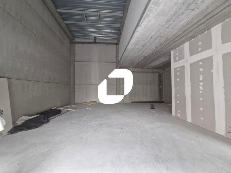 A proximité immédiate de l'autoroute A4, du RER A