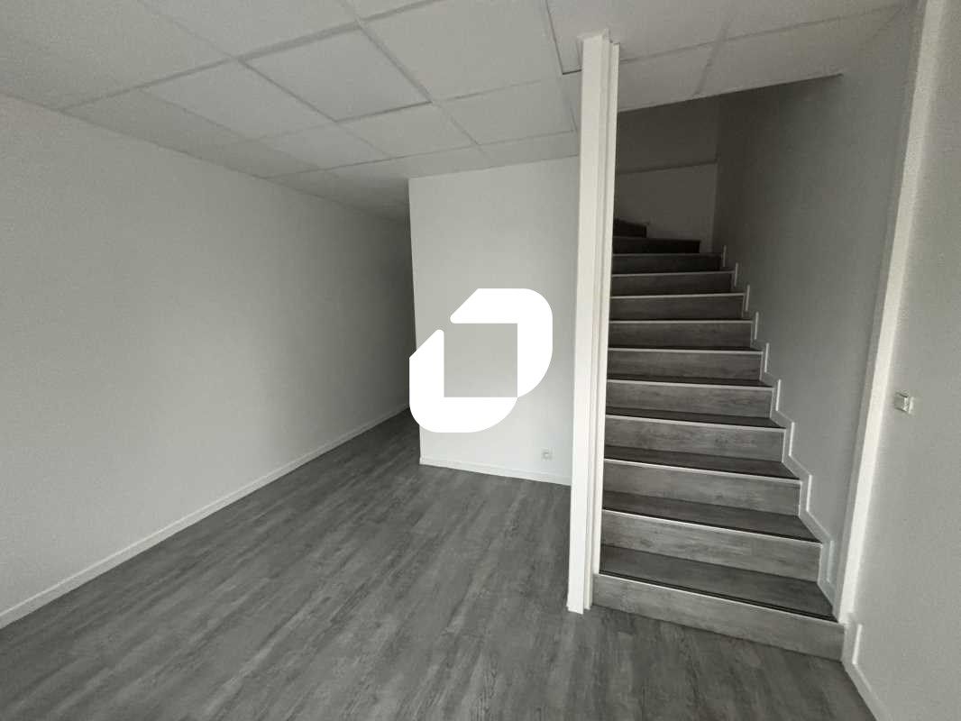 Situé à Lisses, à proximité immédiate de l'autoro