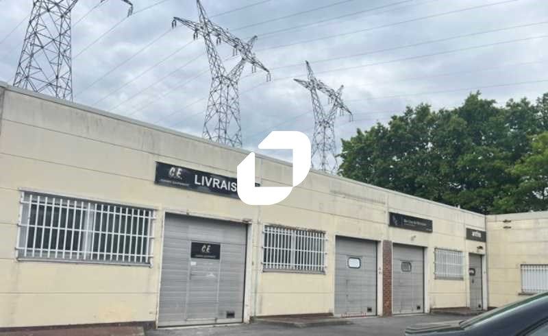 A proximité de l'autoroute A6, au sein de la zone