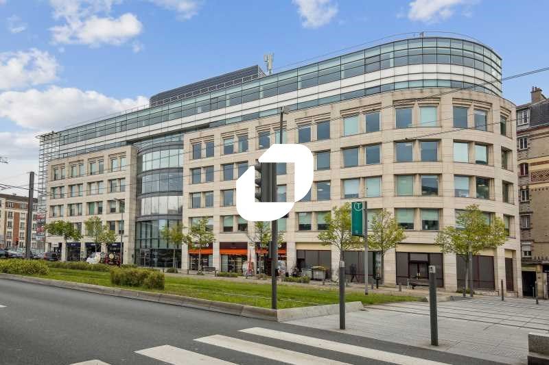 Au sein d'un immeuble  de très  bon standing disp