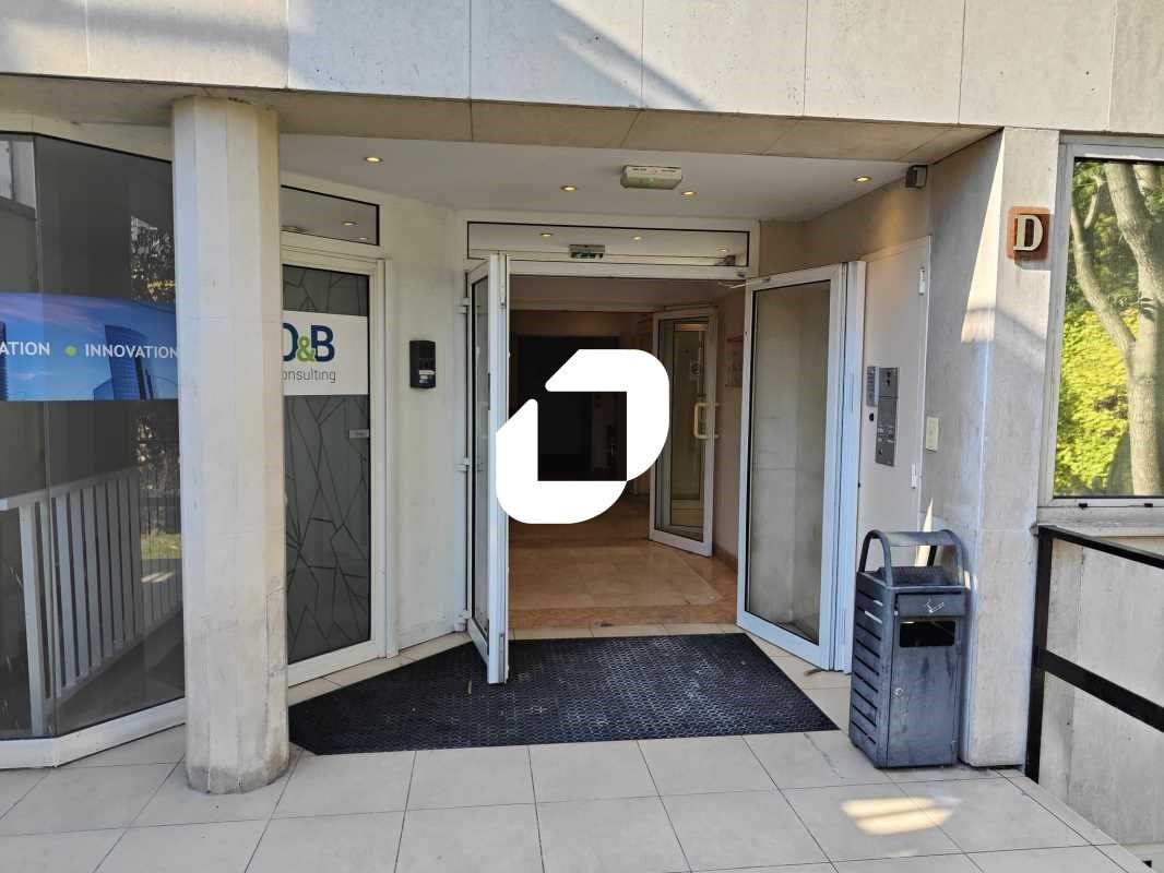 Au pied du métro "Pont de Neuilly", Immprove prop