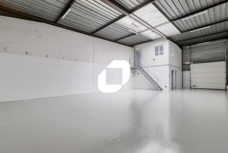 Situé dans la zone d'activité du Vert Galant à Sa