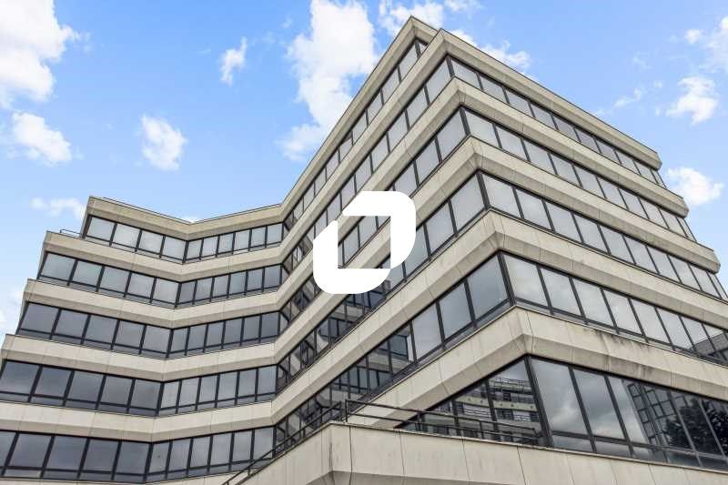 Situé à Nanterre, au coeur d'un pôle tertiaire dy