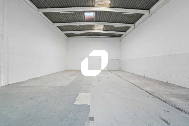 Local d'Activités à Louer | 368 m² | Bondoufle À 