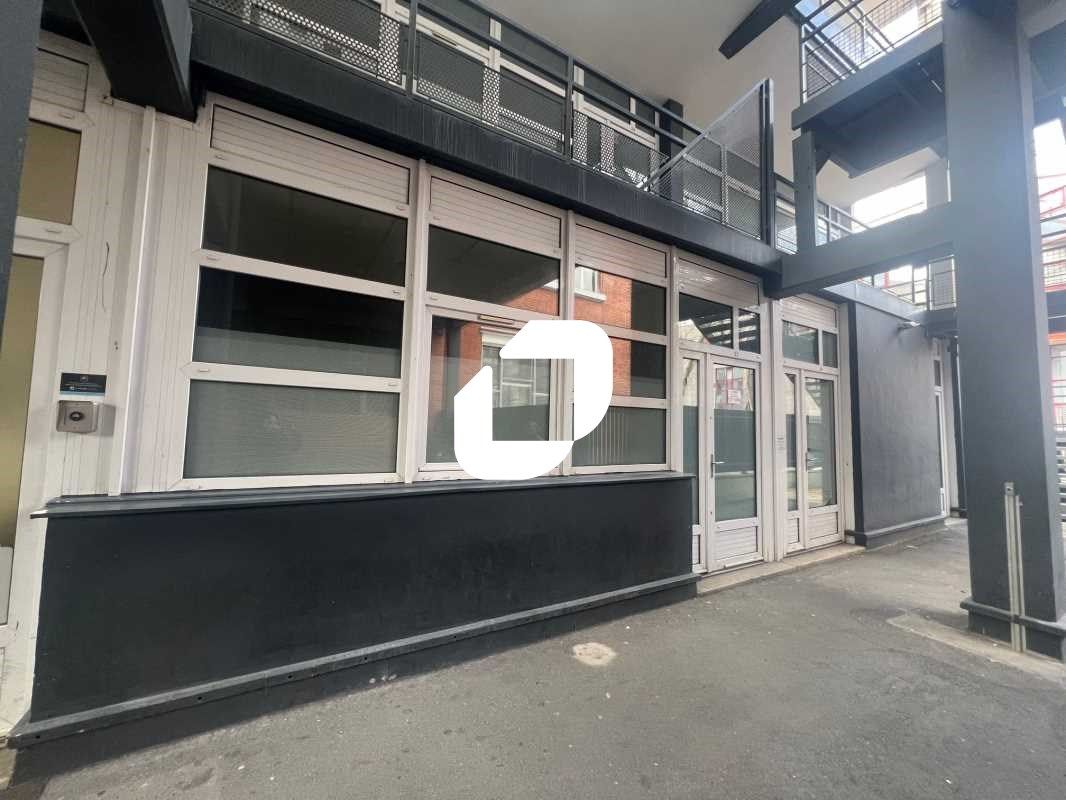 Situé à La Plaine Saint-Denis, à proximité immédi