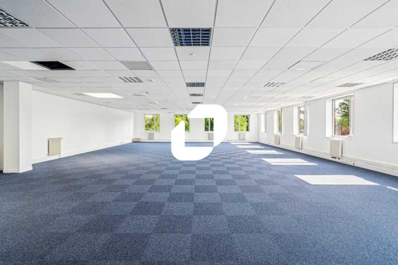 Situé au coeur de Paris Nord 2, à proximité de l'