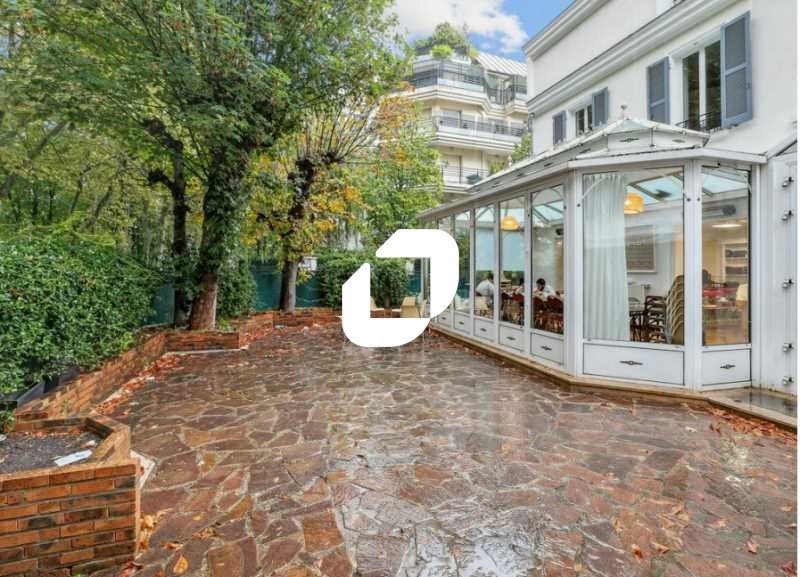 En plein coeur de l'île de la jatte à Neuilly-sur