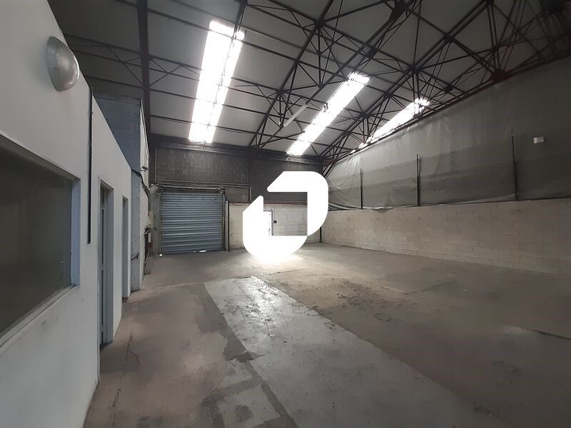 Situé à Sucy-en-Brie, à proximité du RER A statio