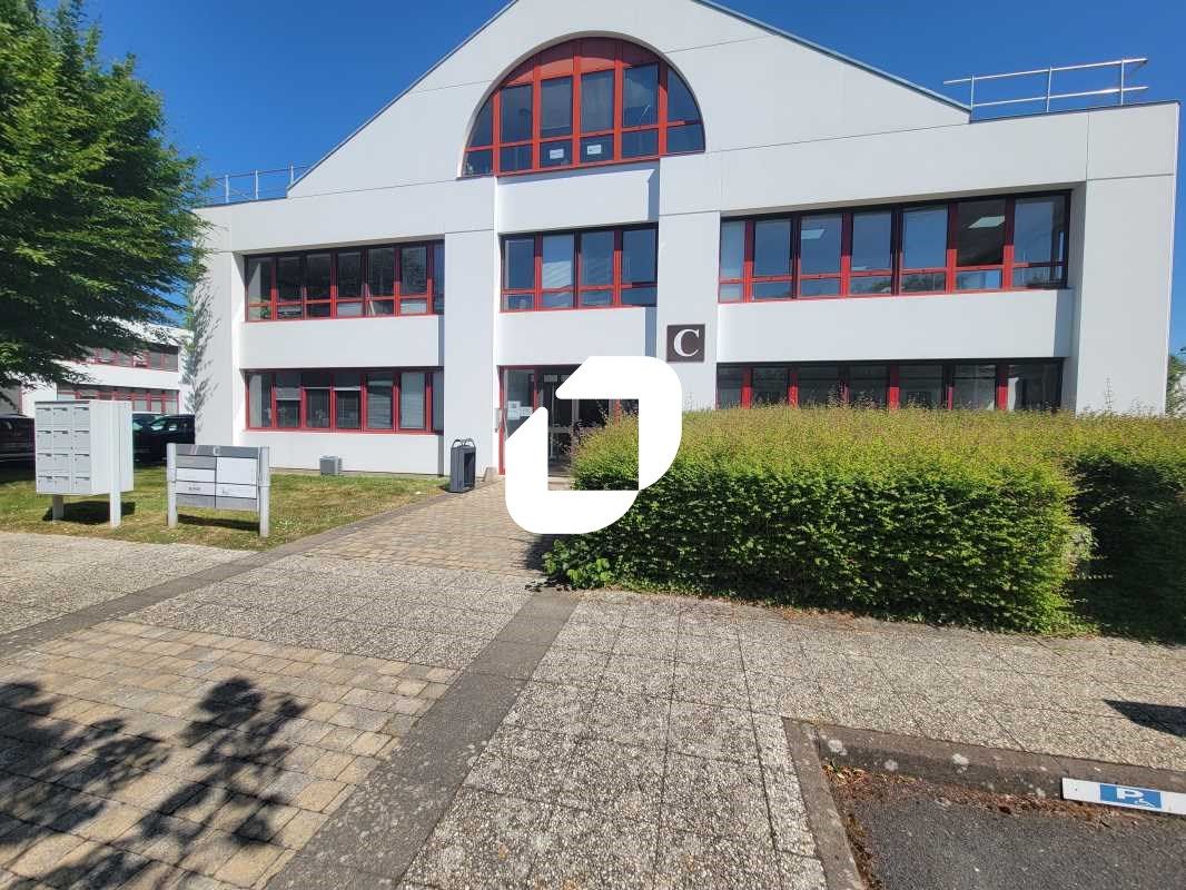 À proximité immédiate de la Nationale 118 et de l